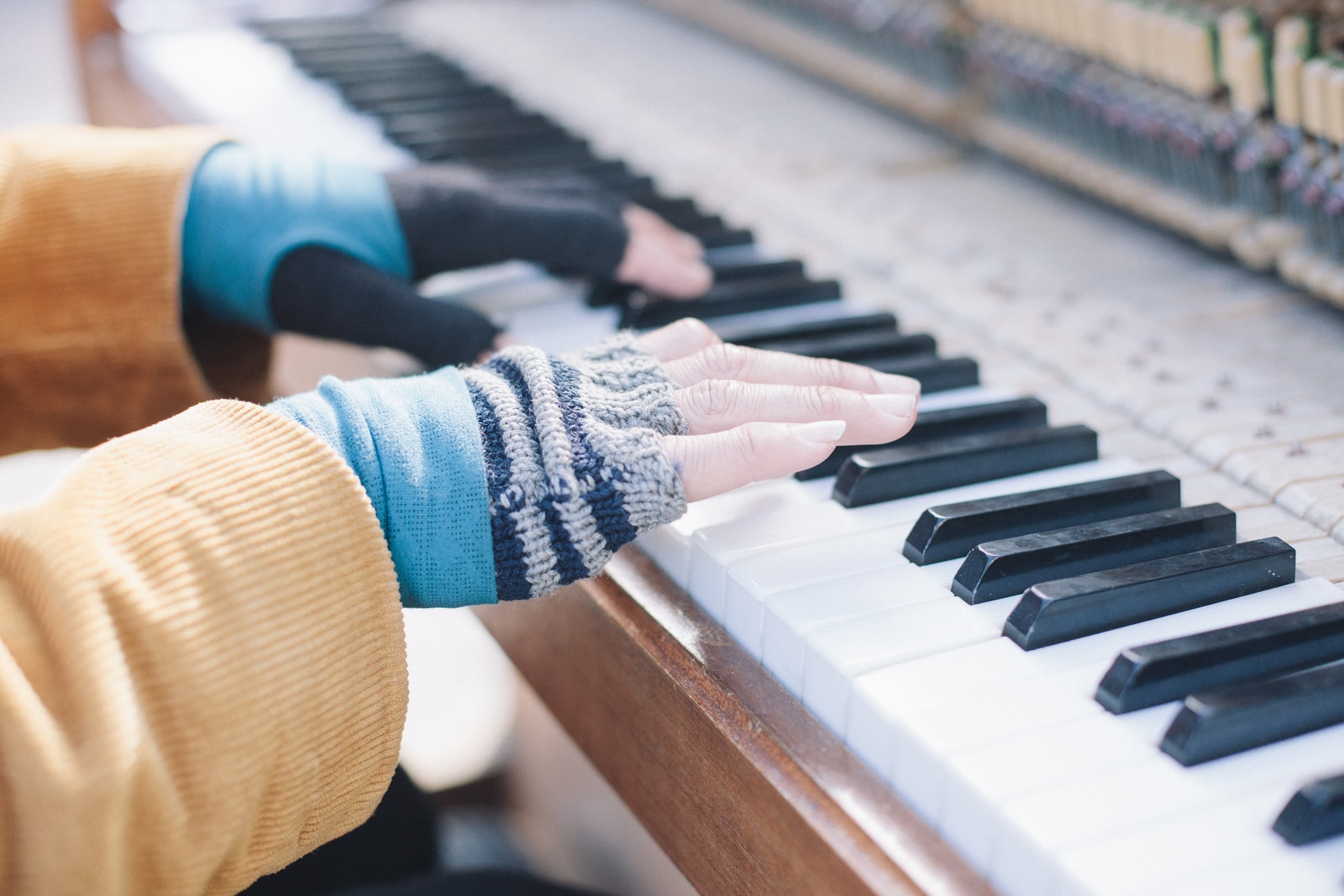 cold-hands-what-deficiency-causes-cold-hands-acupuncture-points